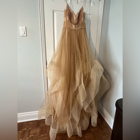 Prom dress/wedding gown. Fancy gown - Picture 4 of 4